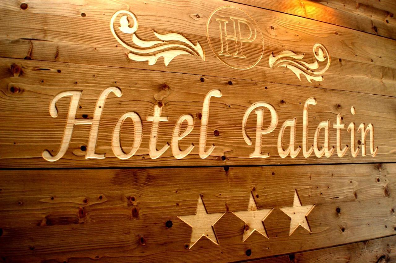 Hotel Palatin 奥拉夫斯基波扎莫克 外观 照片